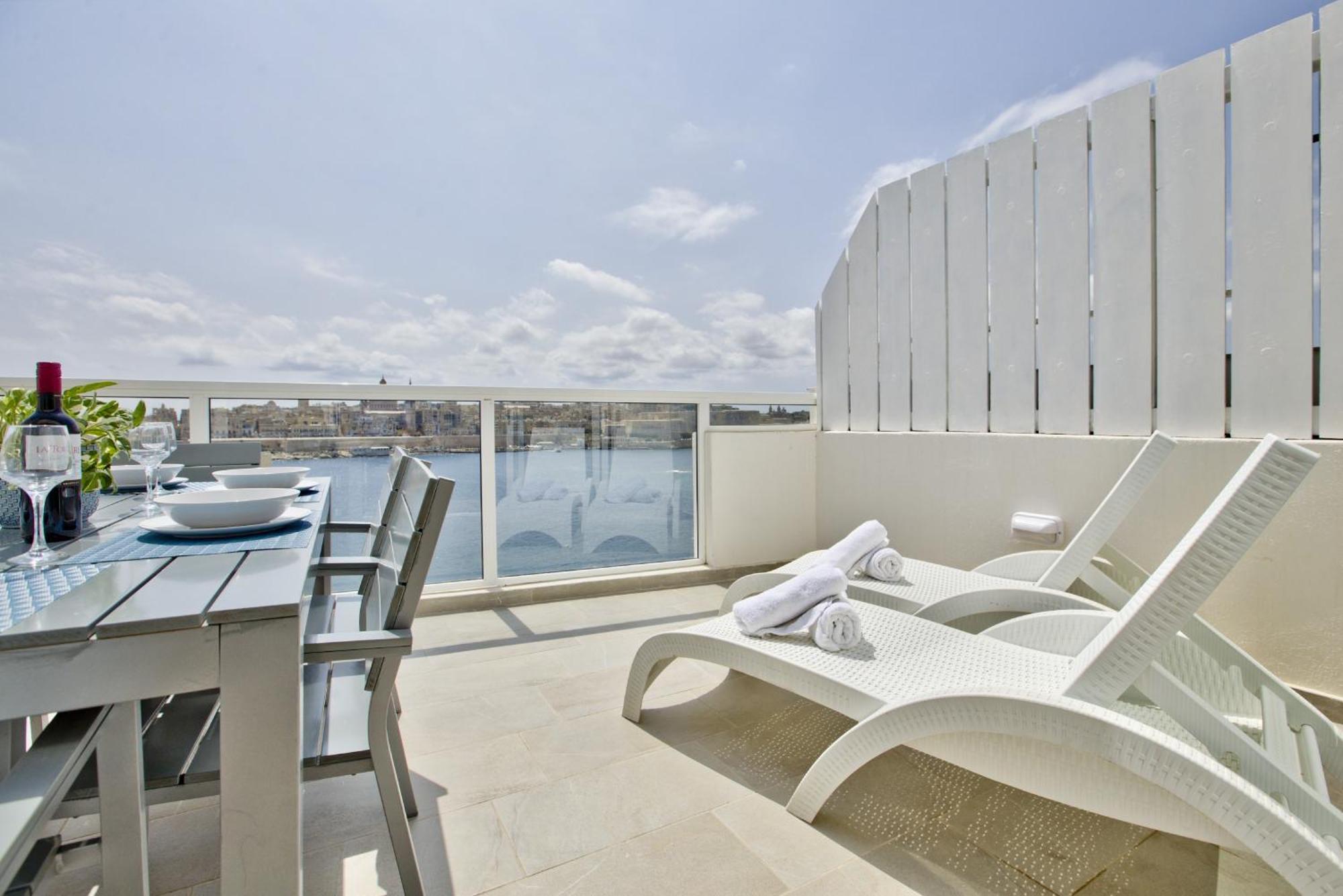 Bastions Seaview Apartments And Duplex Penthouse In Sliema By Shortletsmalta Exterior photo